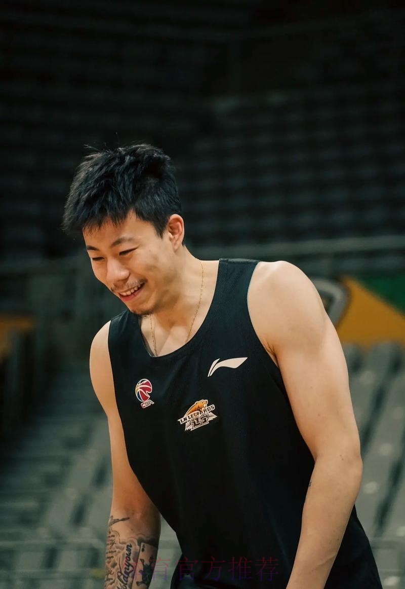 张镇麟反击妙传 刘铮上篮轻松拿下两分